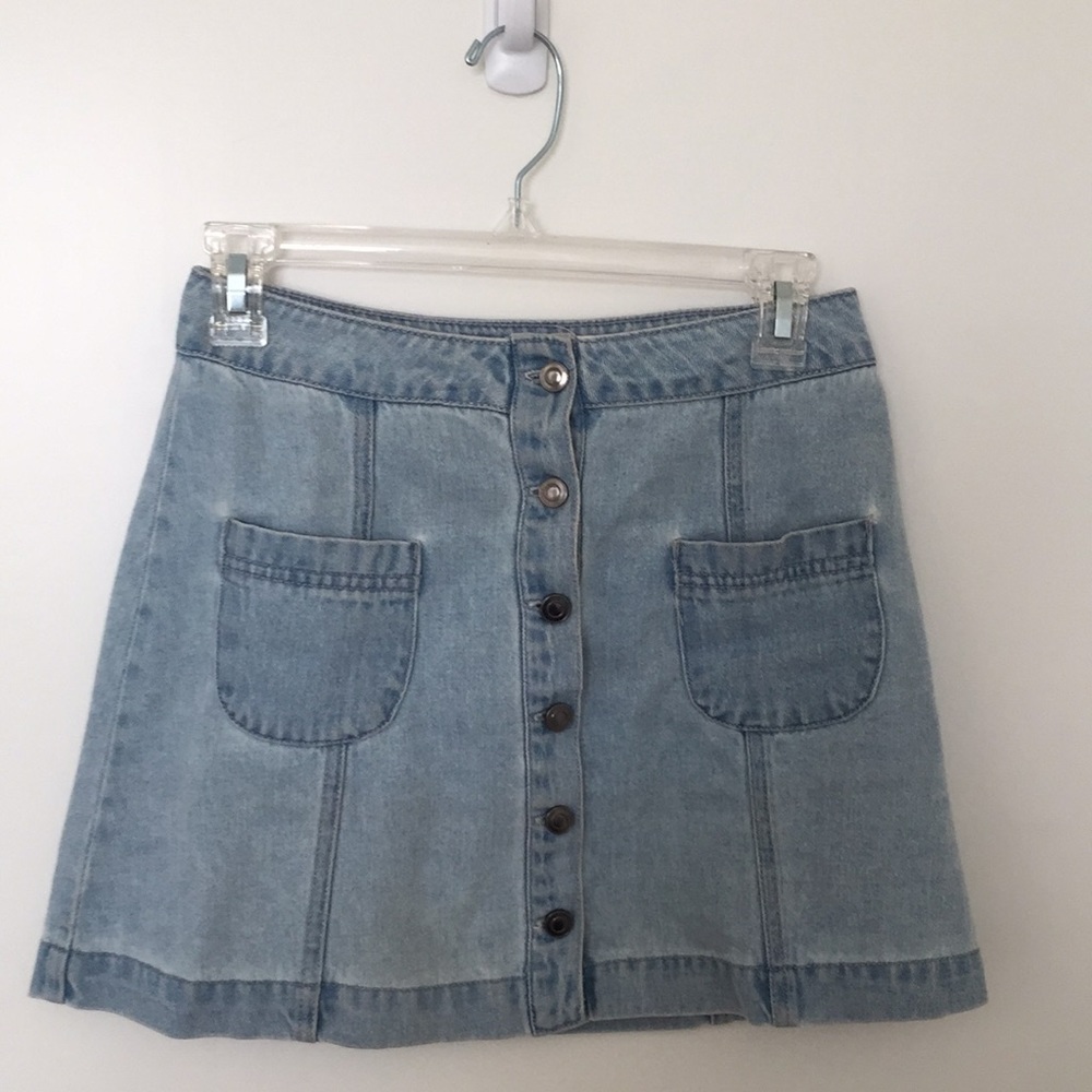 Lightwash denim skirt